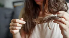 Vet haar binnen een dag en gespleten haarpunten: specialisten leggen uit hoe vaak je je haar moet wassen